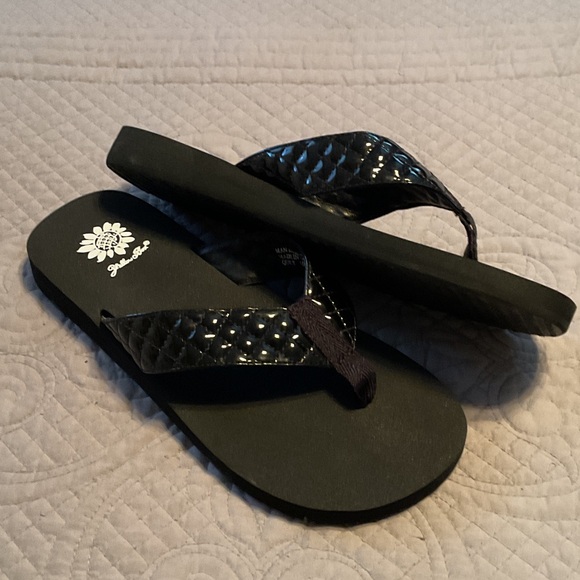 Yellowbox Quilted Black Flip Flops - Picture 2 of 5